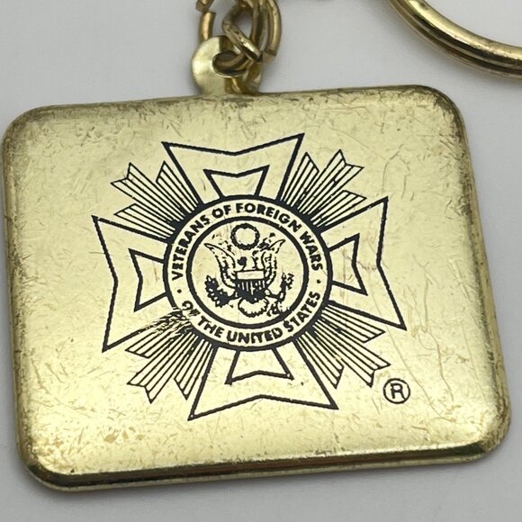 Vintage VFW Keychain American Flag Veterans Of Foreign Wars USA Gold Tone - Picture 5 of 6